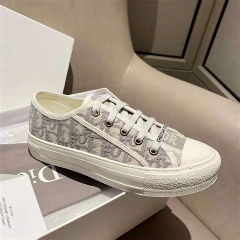 dior frauen sneaker|Dior female sneakers.